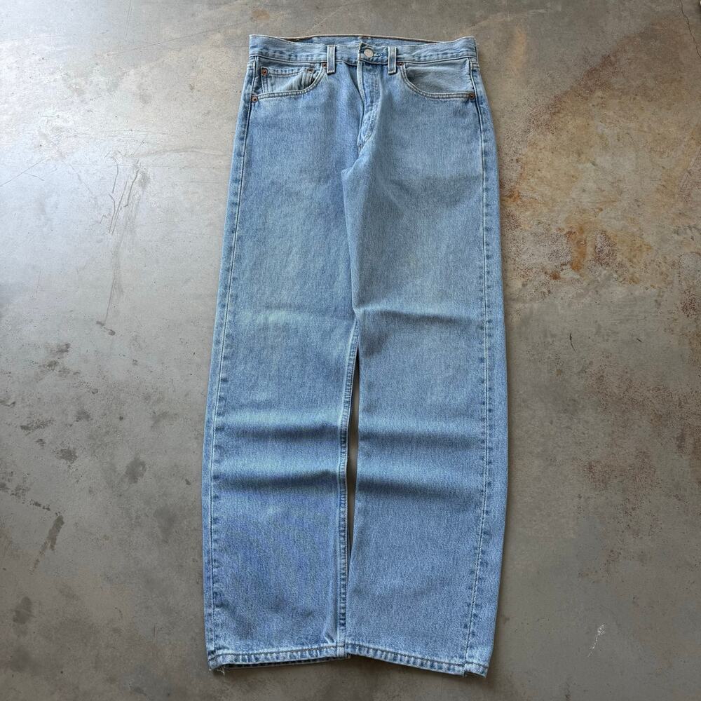 Vintage 90’s Levi’s 501 Straight Leg Classic Blue Jeans Size 31x30 Made in USA